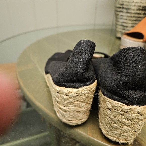 Shoes - Picture 5 of 6